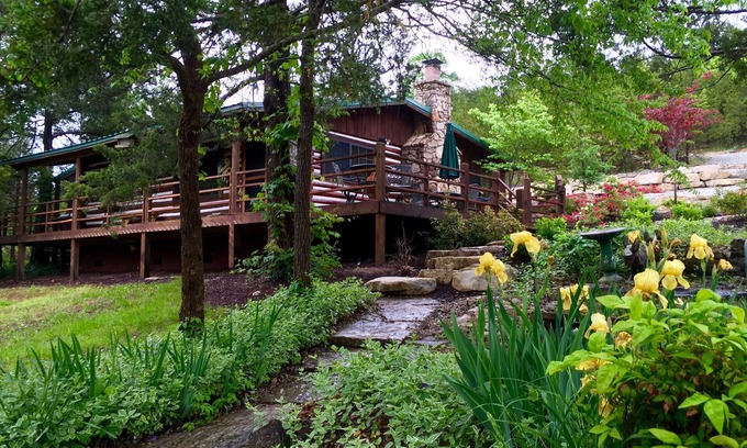 Branson Cabin | Secluded Lake Front Cabin w/Private Dock/Boat Slip, Large Deck, Grill, WiFi.