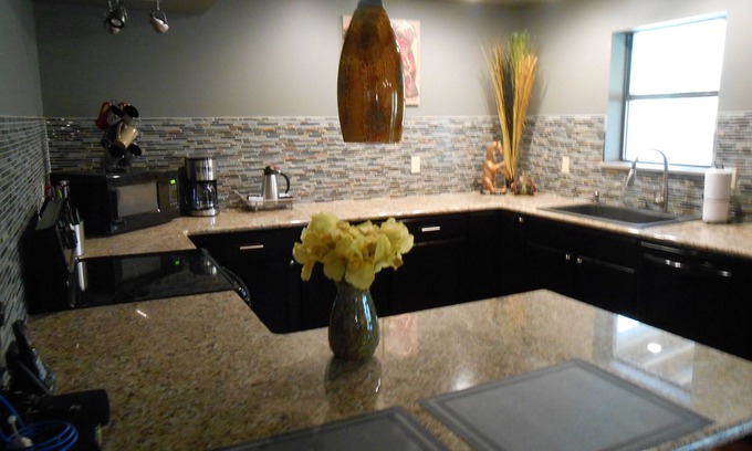 Edgemont House | Secluded lakefront estate sleeps 12 just steps from the water