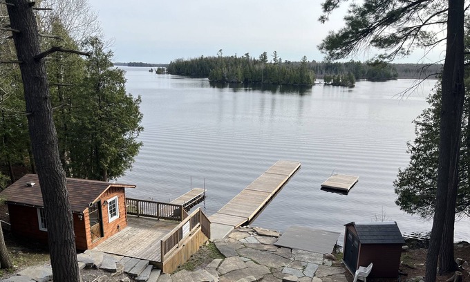 Havelock-Belmont-Methuen Cottage | Secluded Lakefront Getaway with private cove - 4 season cottage