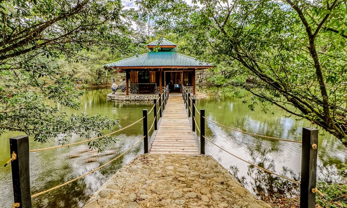 Penas Blancas Cabin | Secluded Lakefront Home w/Free WiFi, Water Views, Hammocks, Cable, & more