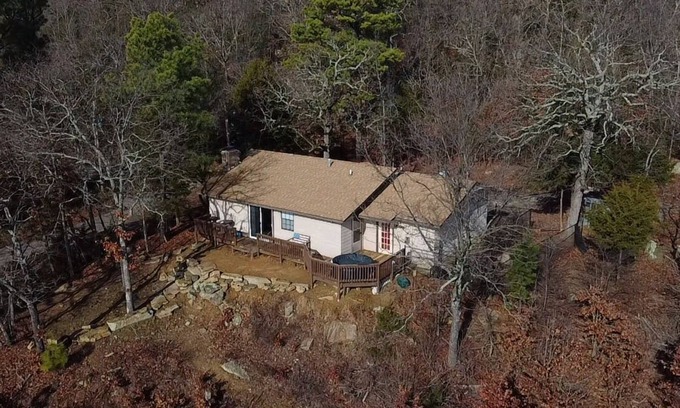 Crowder Cottage | Secluded Lakehouse Right on Lake Eufaula!