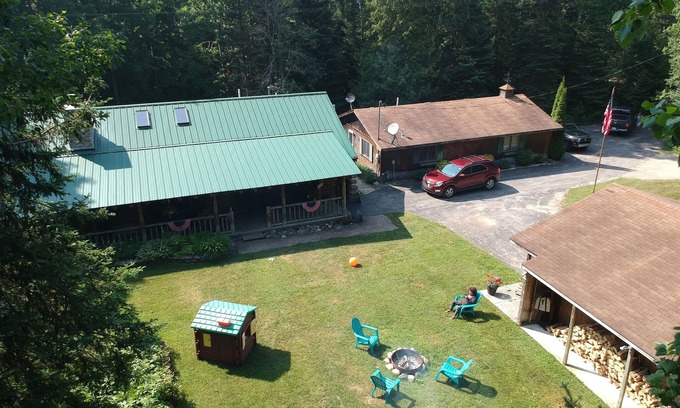 Cheboygan House | Secluded Log Cabin and Guest House Close to Mackinaw City!