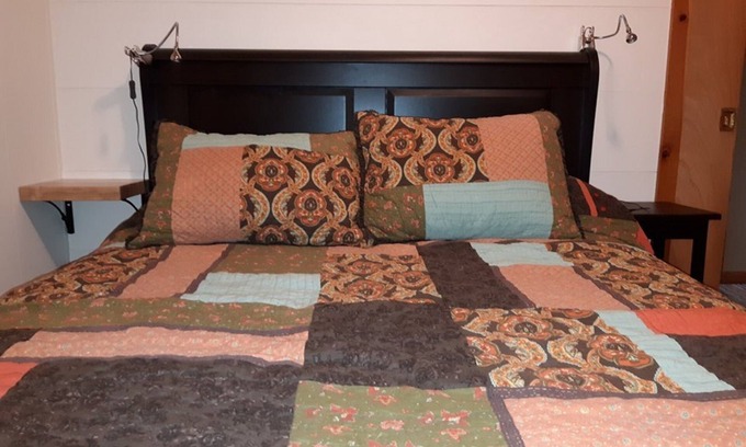 Twin Lakes House | Secluded Log Cabin with View of Beaver Ponds
