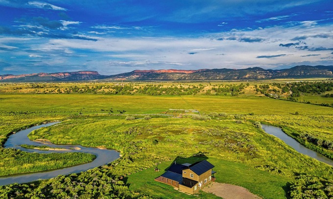 Hatch House | Secluded Luxury Riverfront Ranch on 13 Acres for Bryce & Zion Fiber Internt