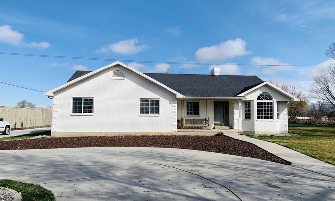 Lehi House | Secluded Modern Farmhouse in the heart of Lehi