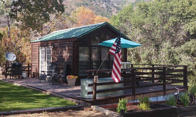 Three Rivers Cabin | Secluded Nature Escape, Pet Friendly with WiFi in Three Rivers