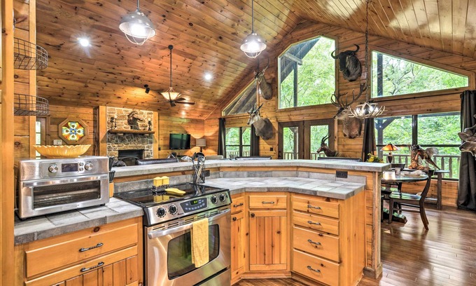 Maysville Cabin | Secluded Northwest Arkansas Cabin: Fire Pit & Deck