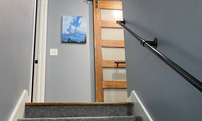 Valparaiso Apartment | Secluded one bedroom carriage house with King bed, steps to downtown Valparaiso!