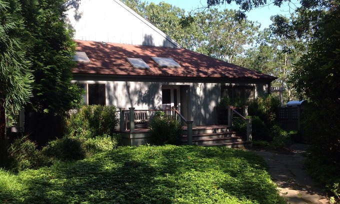 Northwest Harbor House | Secluded, Spacious, 5 Minutes From The Villages Of East Hampton & Sag Harbor