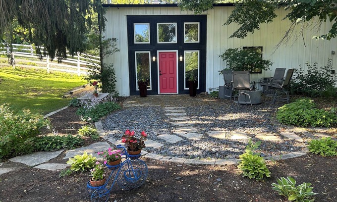 Iowa City Apartment | Secluded studio getaway- only 4 miles from Downtown Iowa City
