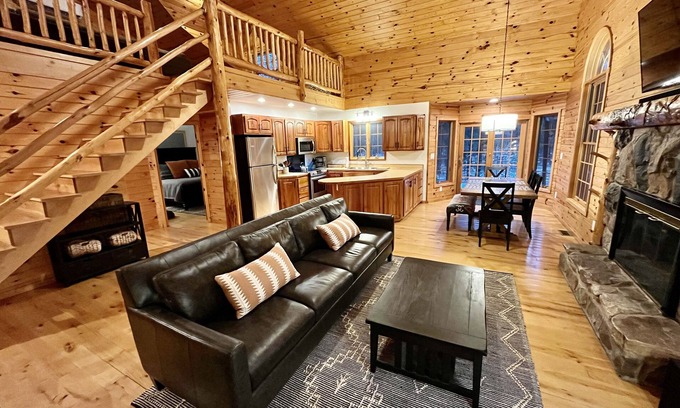 Tustin Cabin | Secluded Tustin Cabin with Fire Pit and Hiking Trails