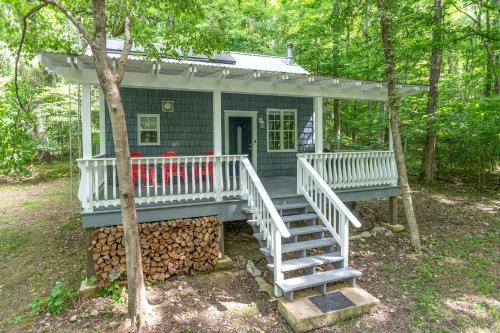 Newnata House | Secluded Vacation Rental Bordering Creek!