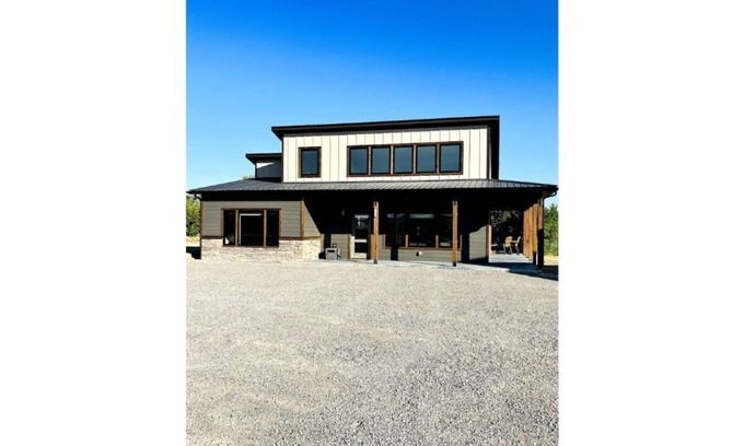 Montrose County House | Secluded Winiarski Cabin on Vineyard with Hot Tub