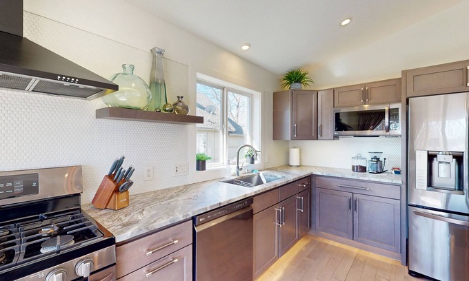 Bottineau House | Second-floor downtown home with fireplace, streaming, washer/dryer, & AC
