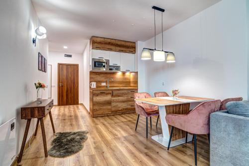 Smolyan Apartment | Secret Lake 533 at Oak Residence