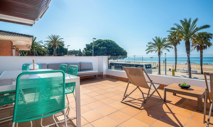 Cambrils Apartment | See front apartment for 6