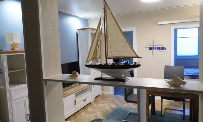 Benz Apartment | Seeblick - Ferienwohnung am Nepperminer See