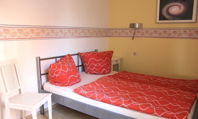 Gross Schwansee Apartment | Seestern apartment - perfect for families with playground & garden, 15 min to the beach