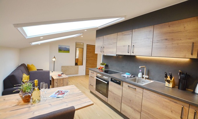 Uebersee Apartment | Seethal-Chiemseestrand - Modern top-floor apartment near the lake? Overseas