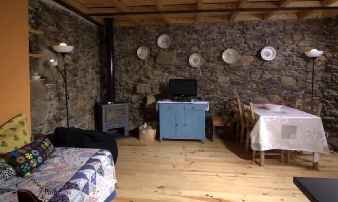 Sabugal e Aldeia de Santo Antonio Cottage | Self catering Palheiros do Castelo for 4 people