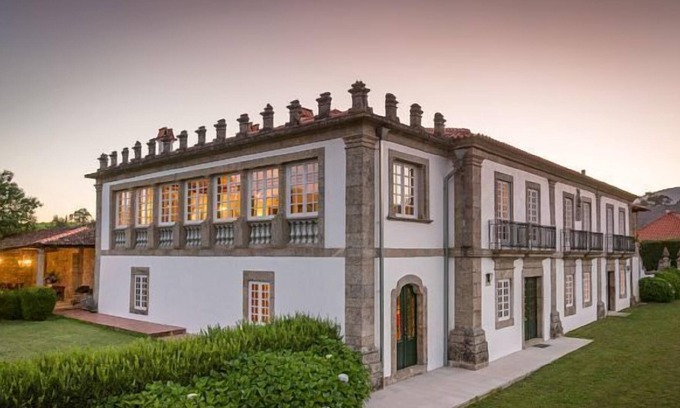 Santa Cruz do Lima Cottage | Self catering Quinta de Luou for 11 people