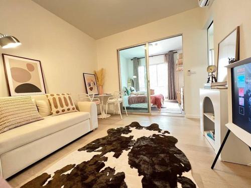 Lat Krabang Apartment | Self Check in 10min to BKKairport Train2Town Near Mall Local Market WIFI