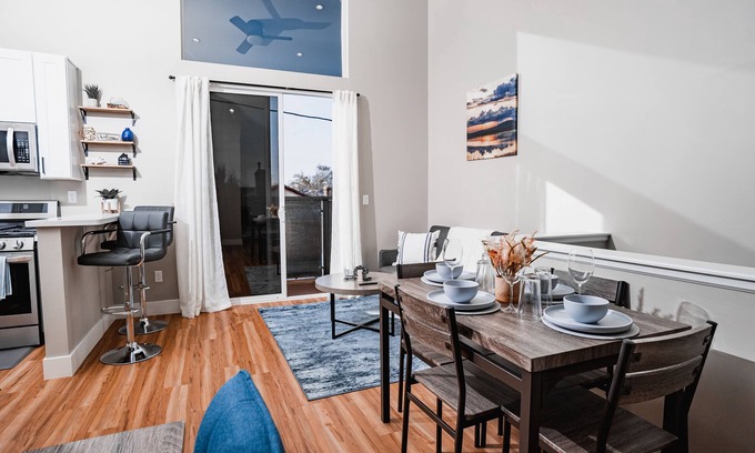 Reno Apartment | Self Check-In🔷500mbps🔷Pets OK🔷Walkers Paradise🔷2 Smart TV's🔷Arcade Machine