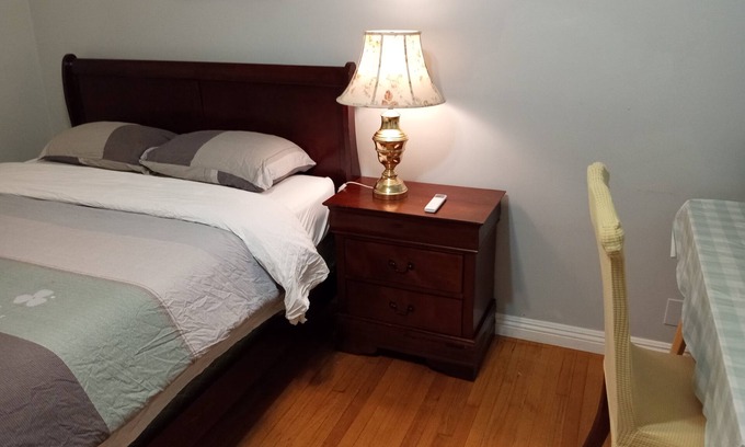 Monrovia House | Self check-in & out private bedroom and private bathroom