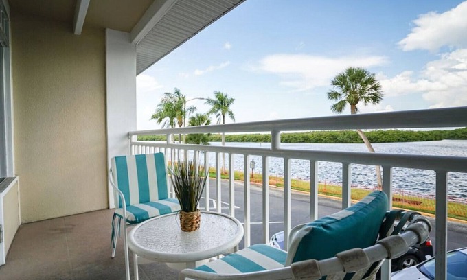 Ruskin Condo | Self Check in, Professionally cleaned, Beach Resort, Onsite Restaurants, Daily Live Music!