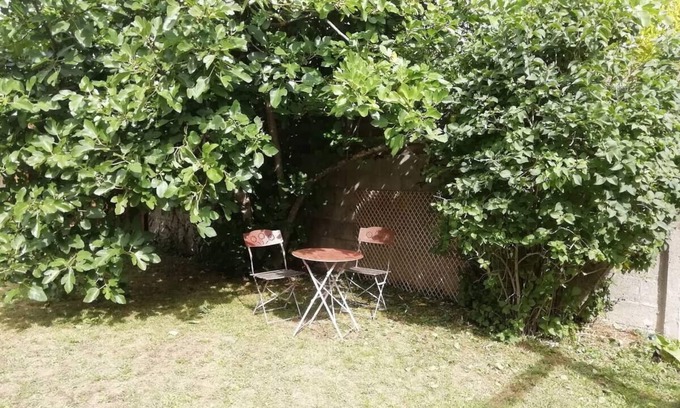 Vulaines-sur-Seine Apartment | Self-contained studio with garden near Fontainbleau