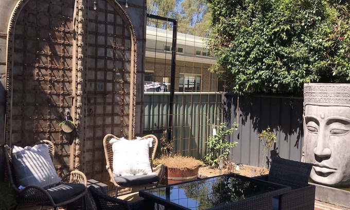 Echuca Apartment | Self contained Boutique Barn with loft living 200 mts from Echuca Hospital