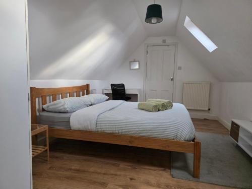 Reading Apartment | Self contained Flat & Large Ensuite Rooms RG2 Near Town Centre & Hospital