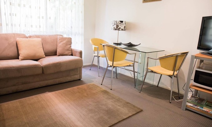 Highland Park House | SELF CONTAINED GRANNY FLAT