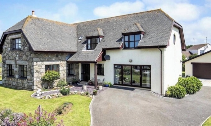 St. Buryan Apartment | Self-contained, self catering annex, 3 miles to Minack, Porthcurno, SW Coastpath