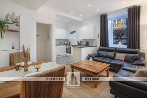Central Aberdeen Apartment | Selkies Retreat ✪ Grampian Lettings Ltd