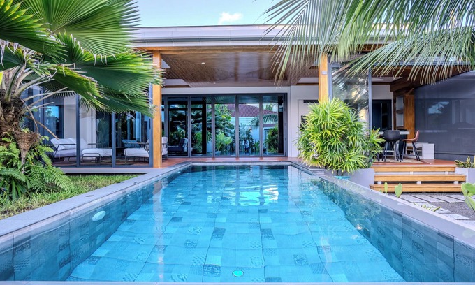 Choeng Thale Villa | Semi 4BR Layan Cove - In/Outdoor Living w/Pool & Sauna, 10 Min to Layan