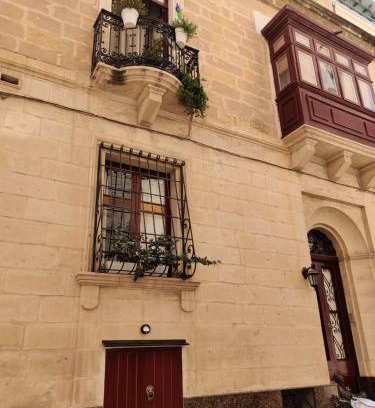 Senglea Apartment | Semi-basement, cosy apartment interconnected to our residence a traditional Maltese townhouse