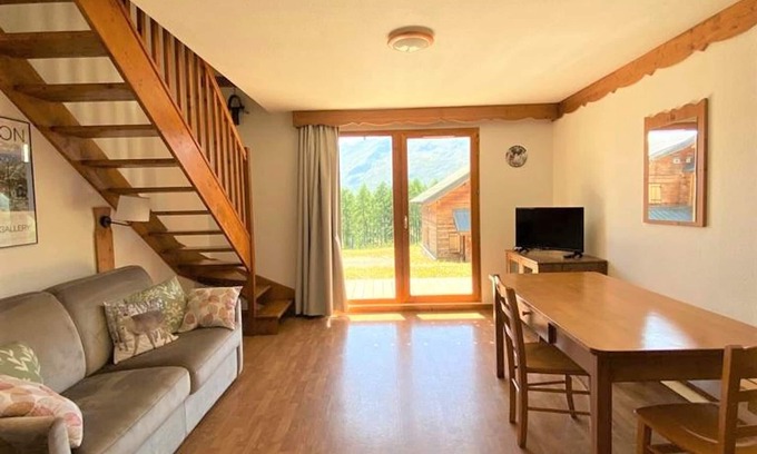 La Joue du Loup Ski Chalet | Semi-detached chalet, 3 rooms, 8 people, terrace, parking, pets allowed