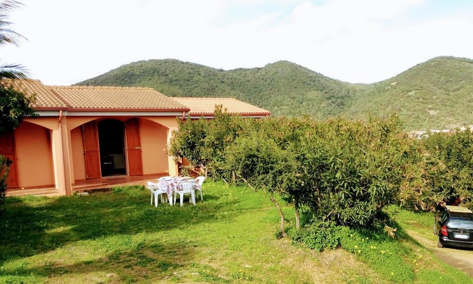 Teulada House | Semi-detached house surrounded by greenery with garden 10 min from the sea