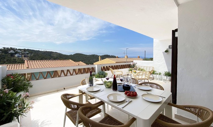 Aiguablava House | Semi-detached house with swimming pool for rent in Begur, Sa Tuna
