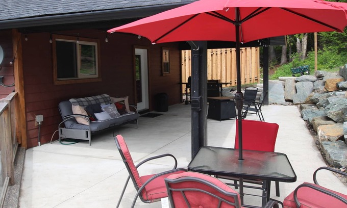 Blind Bay House | Semi Lakefront 2 Bedroom Private Suite