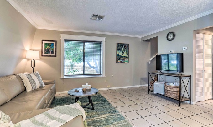 Seminole House | Seminole Townhome: Easy Access to Beaches!