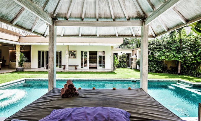 Banjar Semer Villa | Seminyak 3BR Pool Villa & Lounger