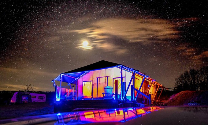 Totnes Cottage | SEMIRA TENT LODGE, pet friendly, with a garden in Blackawton