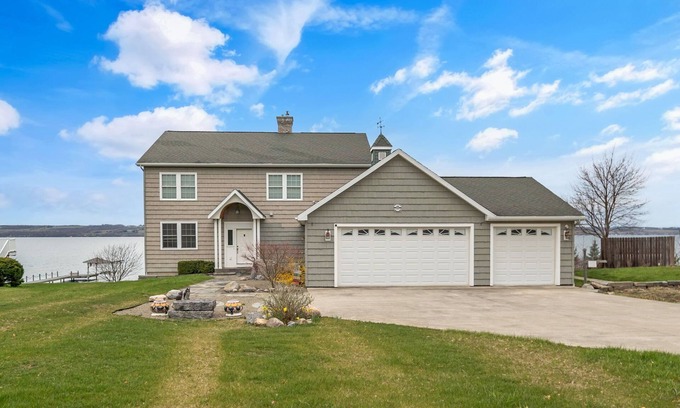 Oaks Corners Apartment | Seneca Lake-Beautiful Waterfront-Private Dock- 7BR/5BA near Sampson State Park