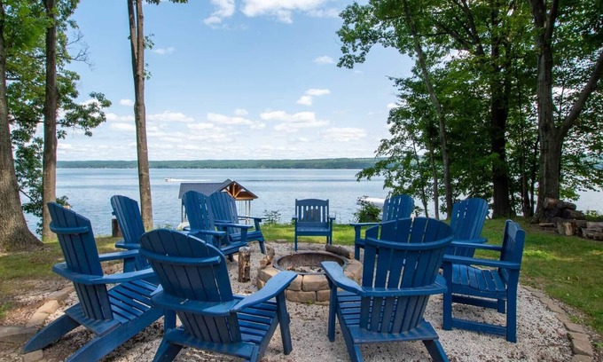 Himrod House | Seneca Shores: Attention Wine Trail and Lakefront Enthusiasts!