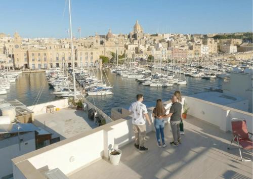 Senglea House | Sengleana - Scenic Waterfront house, with lift