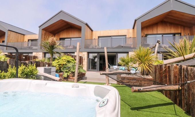 Penzance House | SENNEN SKIES, pet friendly, luxury holiday cottage in Sennen