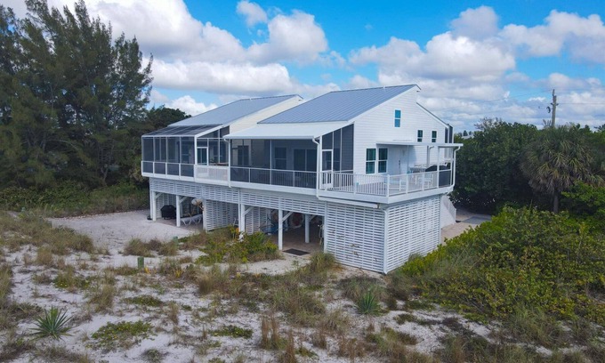 Palm Island House | Sensational 3 bedroom home on the beach!