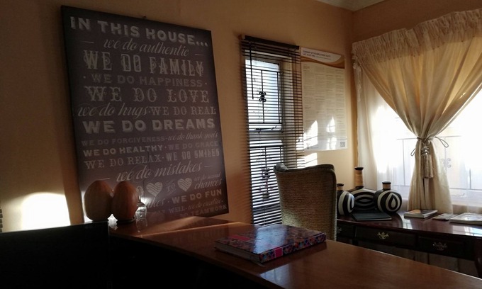 Mmabatho House | Sentlhaga Guest House